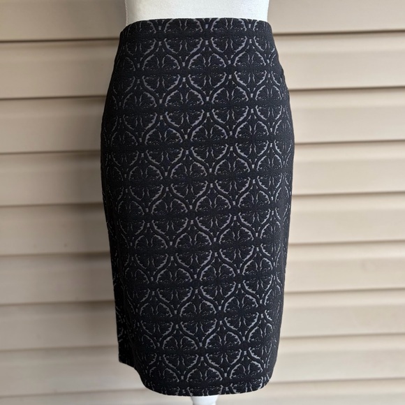 •Loft Outlet• NWT Stretchy Pull-On Pencil Skirt - Size Medium - Picture 5 of 8